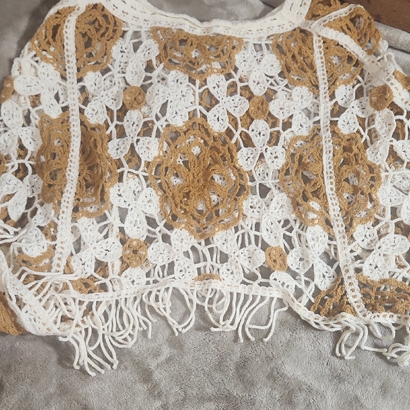 Crochet Floral Fringe Sawl Sweater - Picture 2 of 6